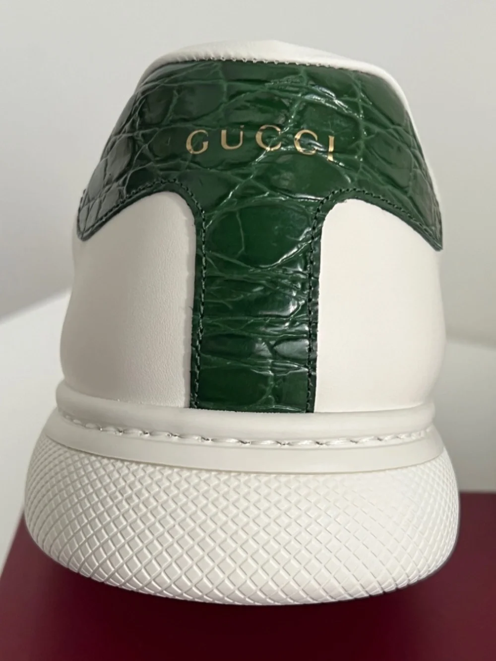 Gucci Men's Ace Sneaker White Leather Green Red Web ACE Metal Tag Lace 10 US10.5
